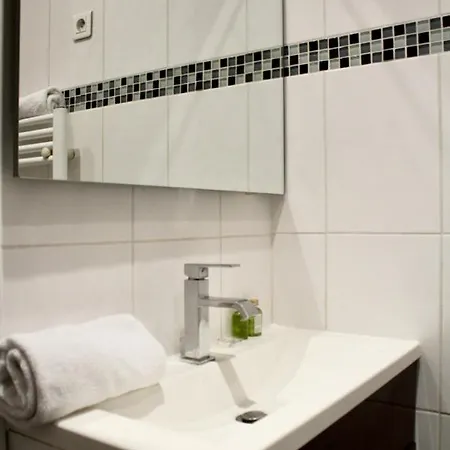 Cozy Apt Renovated At Canal Saint Martin *