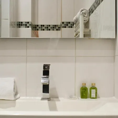 Cozy Apt Renovated At Canal Saint Martin